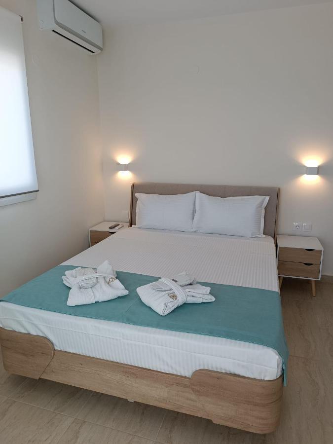 Navarino Luxe Suites With Sea View Peraía Exterior foto